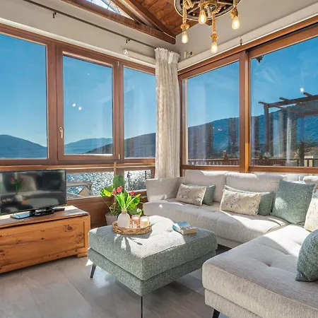 Sea Rock Daire Agia Efimia